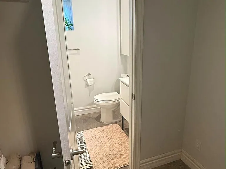 1136 Avenue Rd #B1 — Photo 15