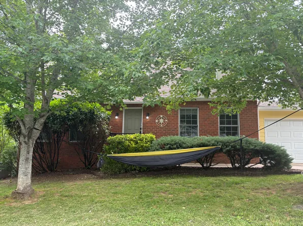 17 Triple H Dr, Asheville, NC 28806