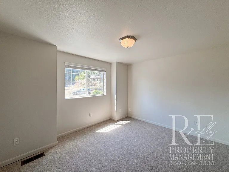 4618 NW Bernard St — Photo 34