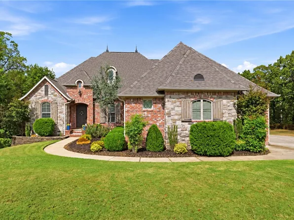 8700 Crest Ln, Springdale, AR 72762