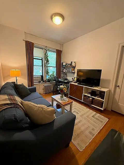 1st image of 525 4th St #R4
