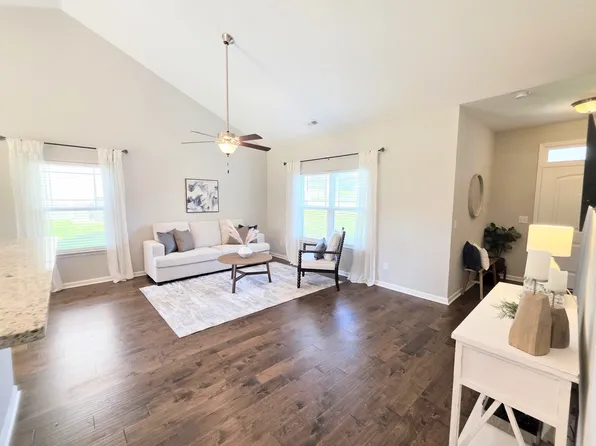 408 Barbaro Ct, Burns, TN 37029