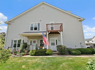 1073 Castleshire Dr #1073, Woodstock, IL 60098