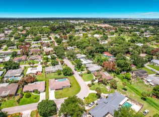 2402 Newport Dr, Fort Pierce, FL 34982