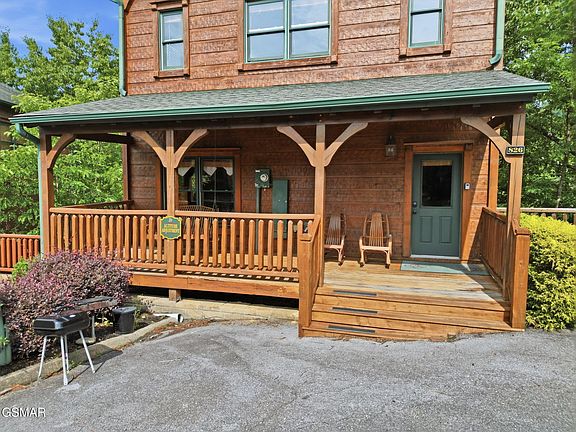 3rd image of 826 Great Smoky Way