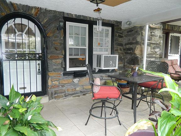 3rd image of 6414 Woodcrest Ave