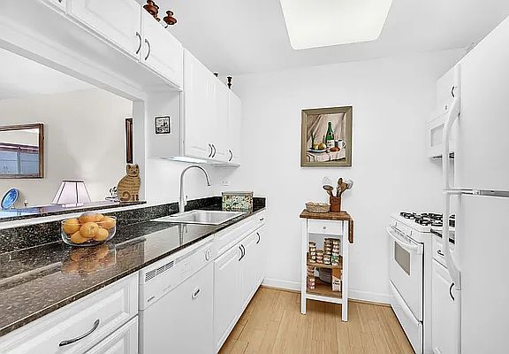 3rd image of 1400 5th Ave APT 3G