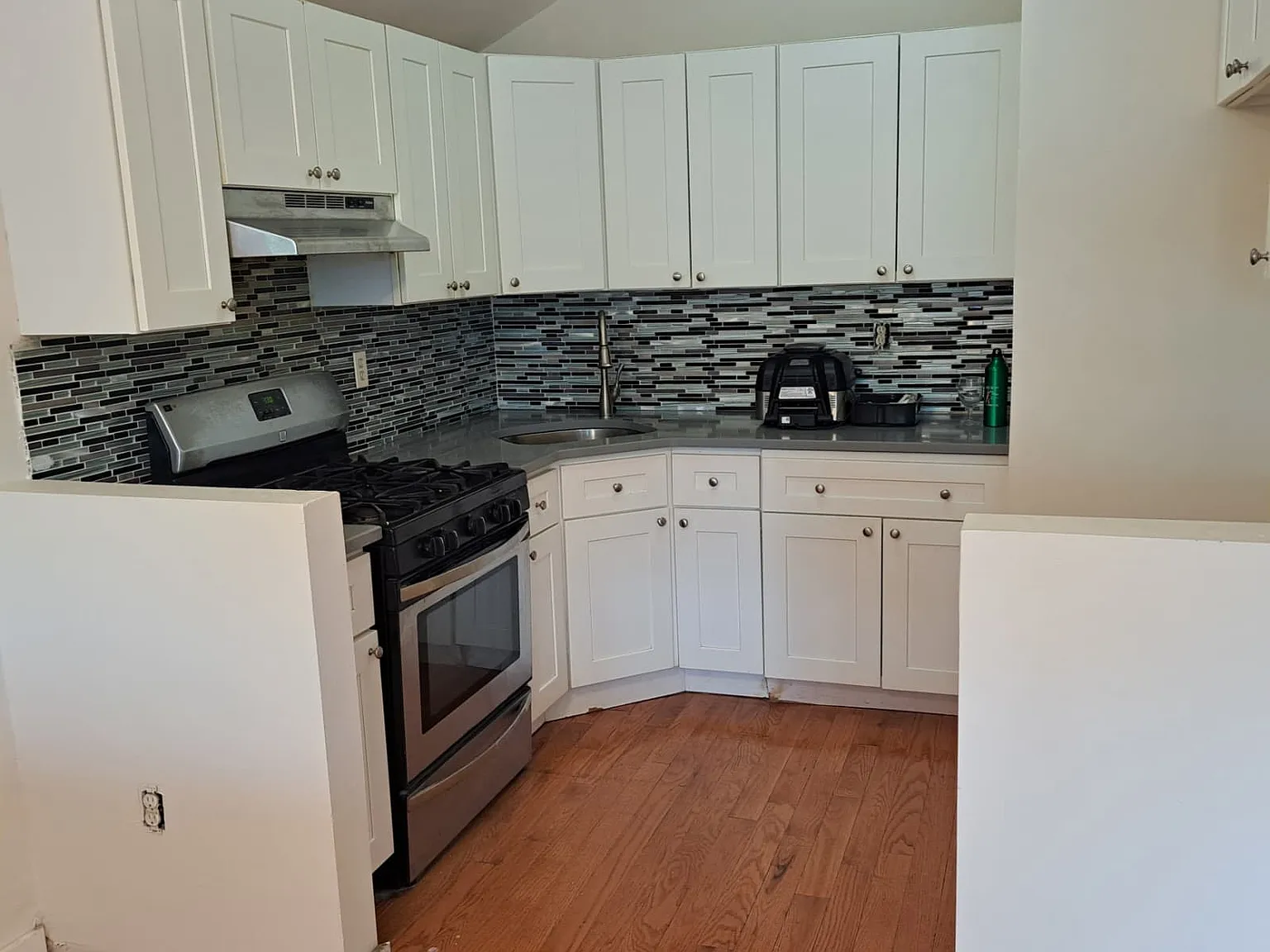 2 bed, 1400 sqft, $3,000 — Photo 3