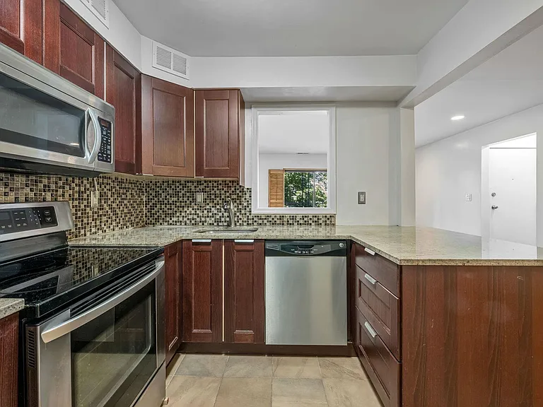 6409 Liberty Ave #I1 — Photo 16