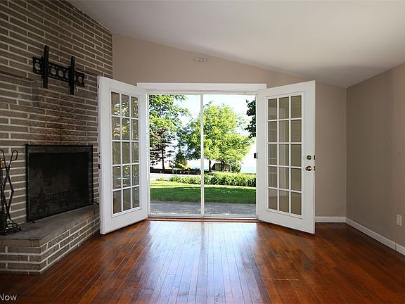 5th image of 3491 Edgewater Dr