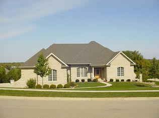 2824 Ash Ridge Dr, Dayton, OH 45434