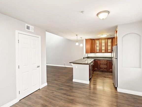 5th image of 5525 Shasta Ln Unit 308
