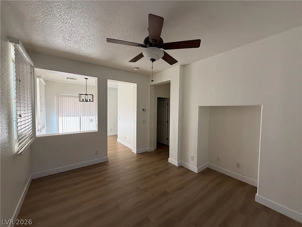 3 bed, 2.5 bath, 1309 sqft, $1,895 — Photo 3