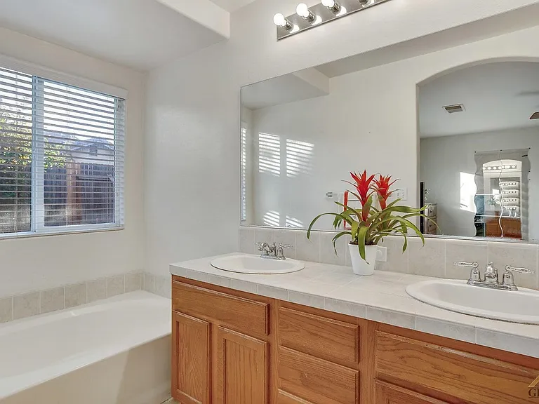 11705 Stellar Ave — Photo 10