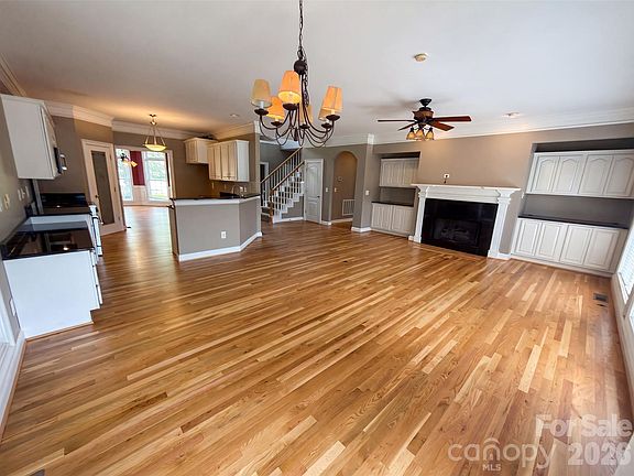 3rd image of 9721 Arlington Oaks Dr