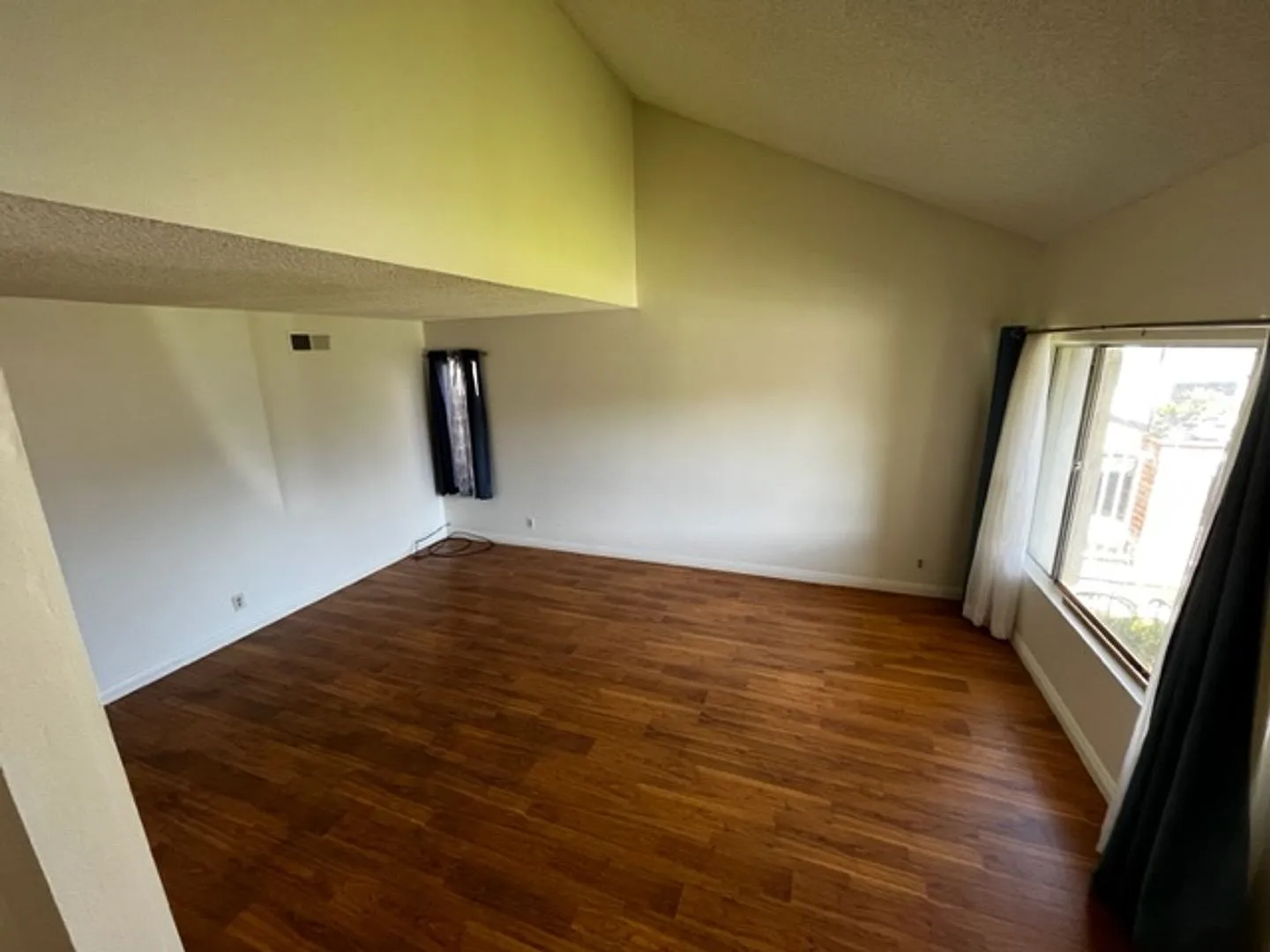 4 bed/3 bath house w/ loft area and officein Huntington Beach — Photo 4