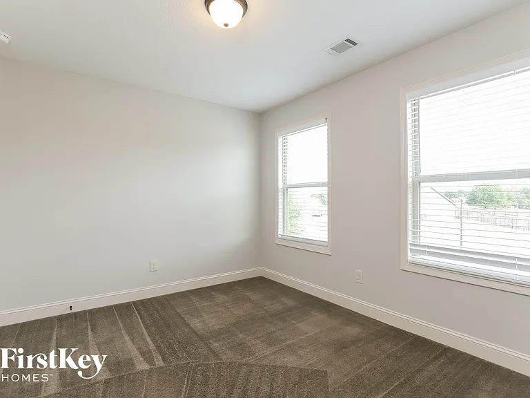 537 Cambridge Farms Dr — Photo 11