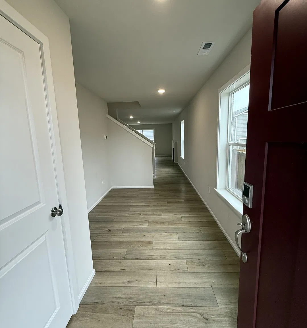 4 bed, 2.5 bath, 2402 sqft, $2,995 — Photo 3