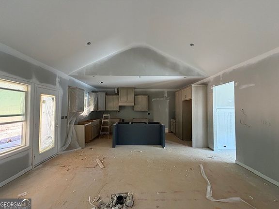 4th image of 134 Woodford Dr