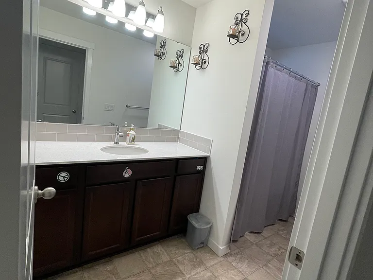 2nd floor's bathroom.