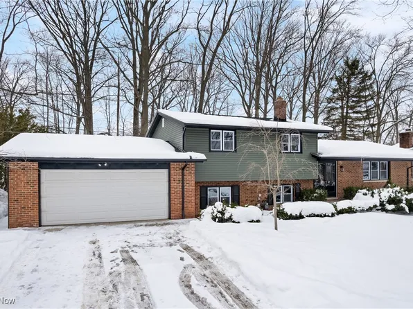 6701 Westview Dr, Brecksville, OH 44141