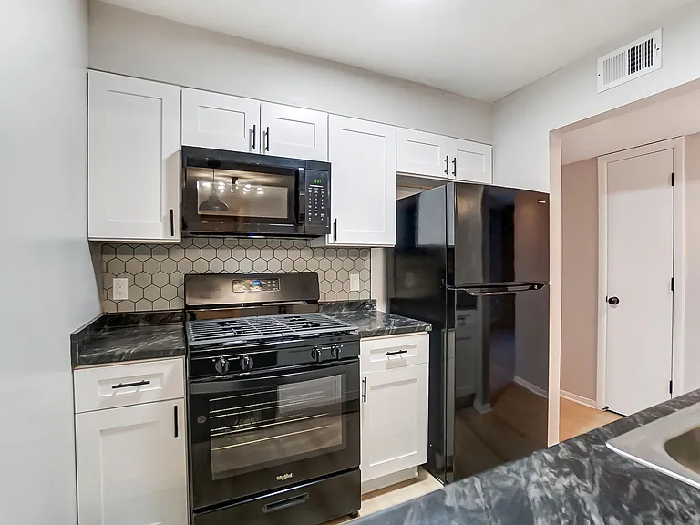 Coventry Court West Apartments — Photo 6