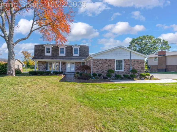 3996 Araby Ct, Highland, MI 48356