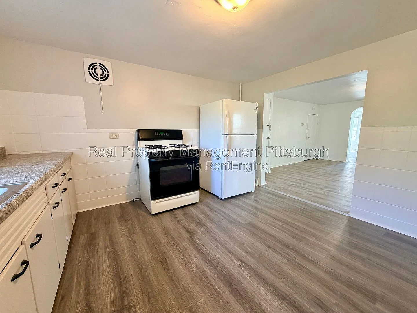1 bed, 1.0 bath, $895 — Photo 3