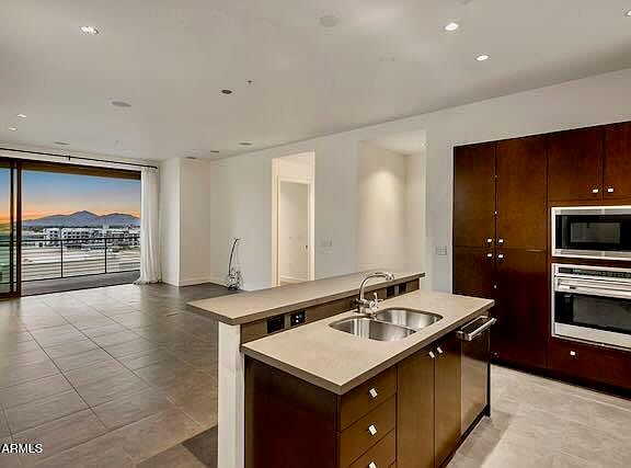 3rd image of 15215 N KIERLAND Boulevard #633