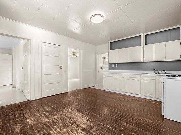 4th image of 104 3rd St SW