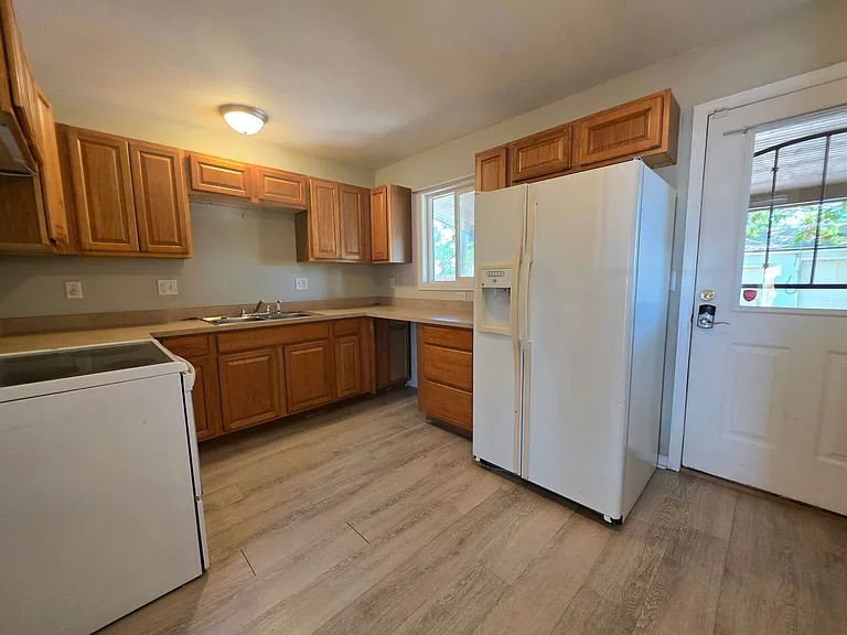 1234 Pine St — Photo 3