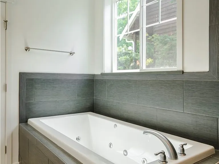 116 S 42nd St — Photo 15