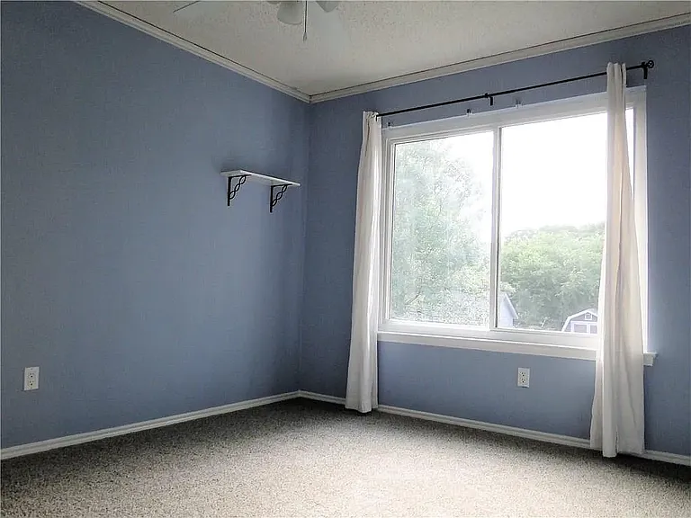 Big Bedroom facing backyard