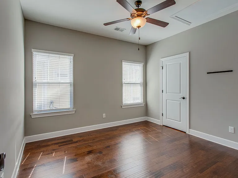 4516 Michigan Ave — Photo 22
