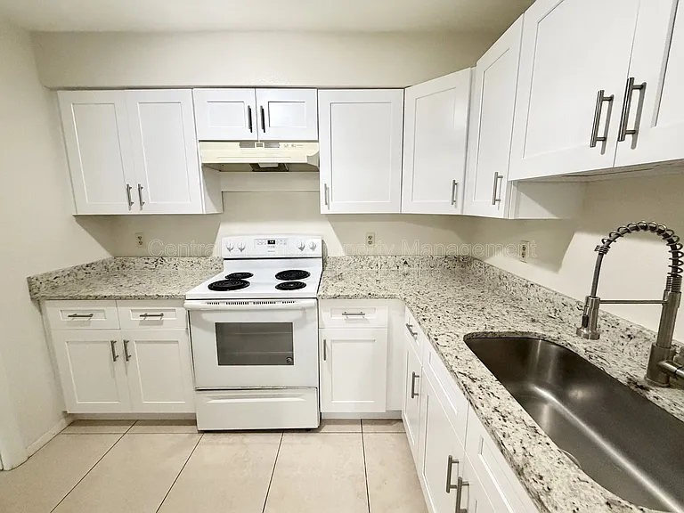 2203 S Park Ave #A — Photo 3