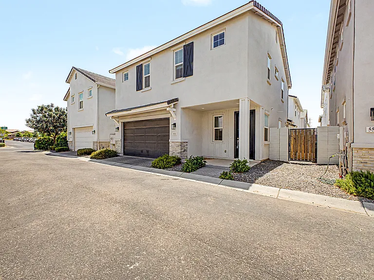 5532 S Dillon Cir — Photo 3