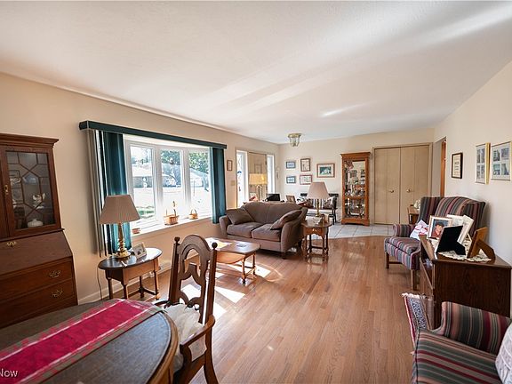 5th image of 4927 Delevan Dr