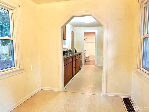 5th image of 14040 Ashworth Avenue N
