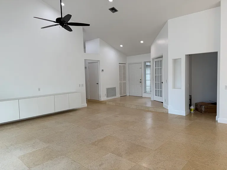 1052 San Luis Rey — Photo 10