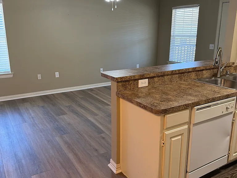 451 W Van Alstyne Pkwy — Photo 21