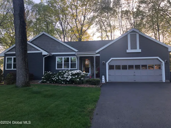 771 Hampshire Seat, Niskayuna, NY 12309