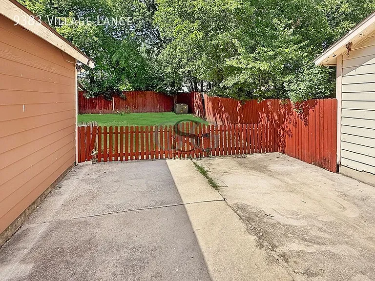 9383 Village Lance — Photo 12