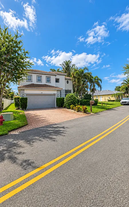 443 Pine Tree Ct