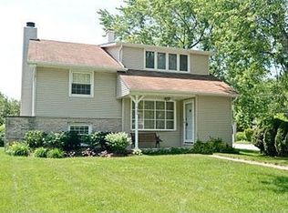 1402 E Lowden Ave, Wheaton, IL 60189
