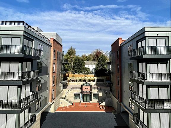 4th image of 3929 Landmark Ct #218