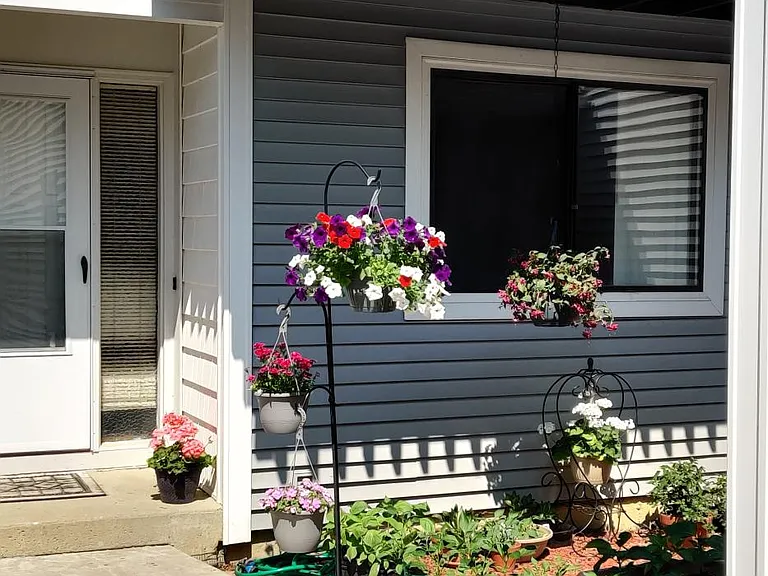 1062 Cumberland Ct — Photo 2