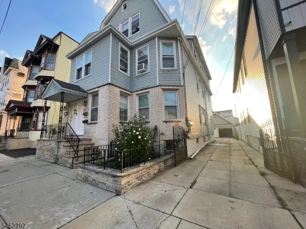 13 Windsor St, Kearny Town, NJ 07032