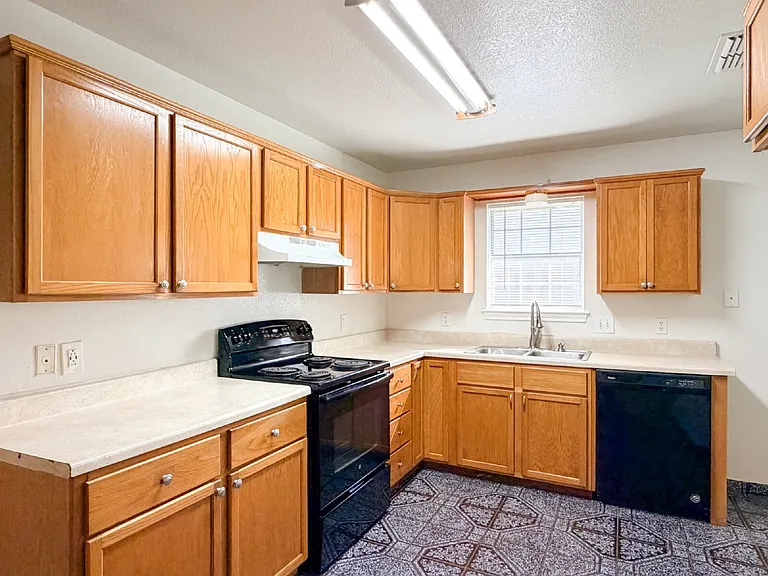 1202 Spell Ave — Photo 10