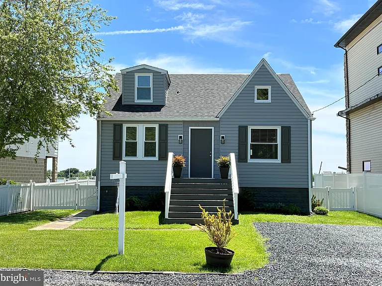 9135 Cuckold Point Rd — Photo 3