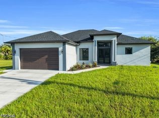 2204 E 7th St, Lehigh Acres, FL 33936